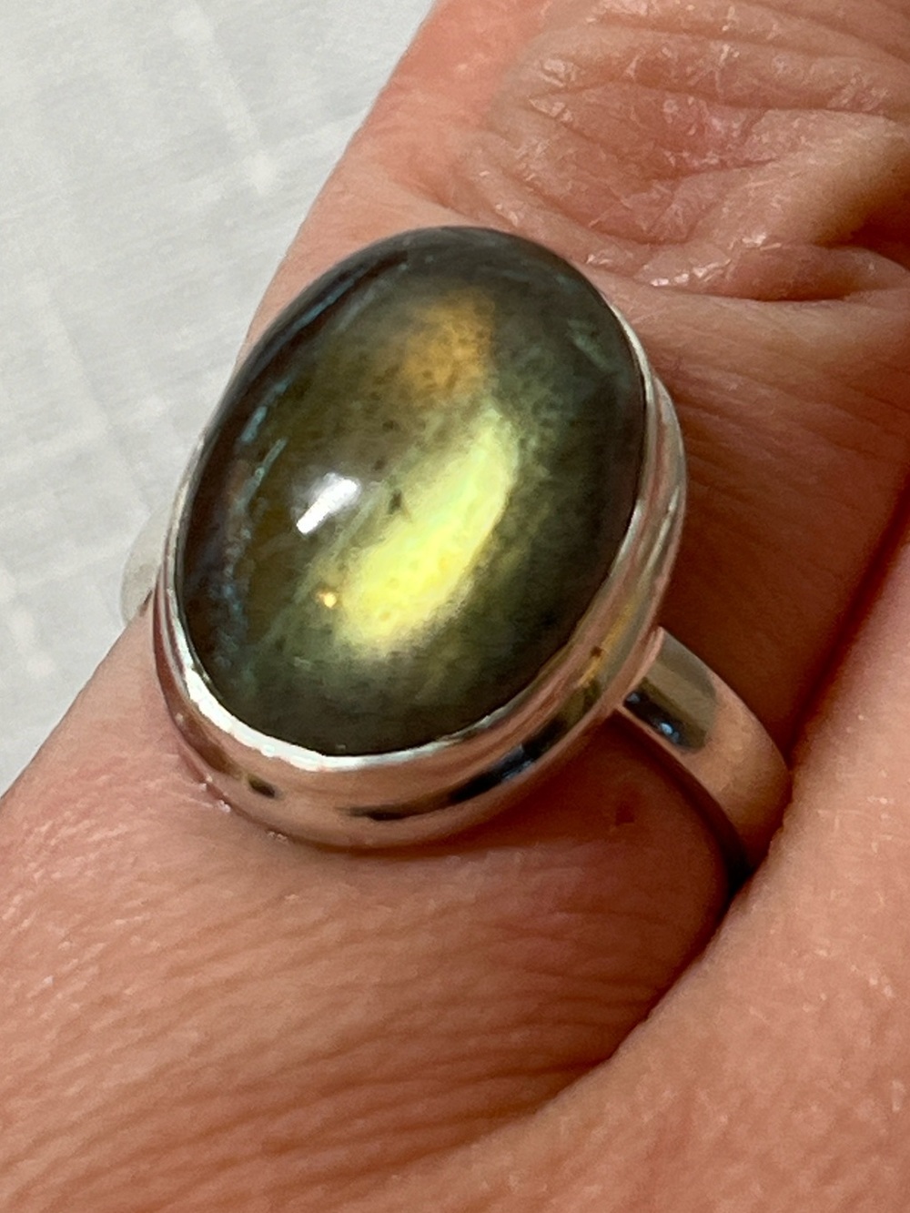 Sterling Silver Labradorite Oval Ring - Gray-Green Stone
Size 7